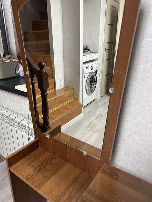 Столик туалетный