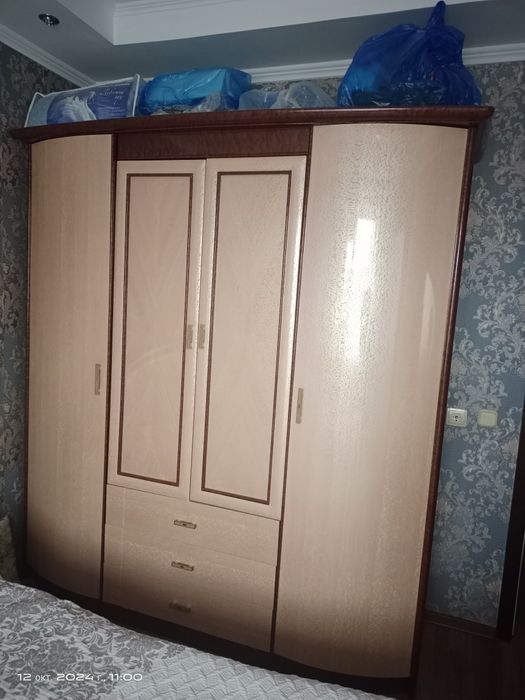 Продам спальный гарнитур