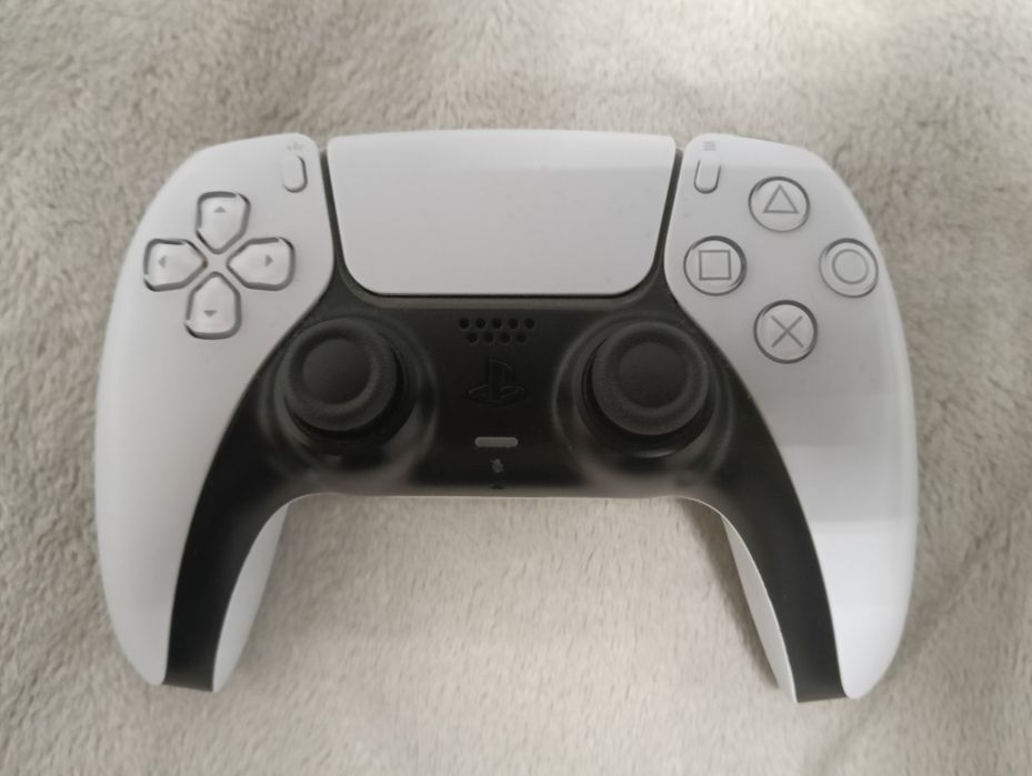 Consolă PlayStation 5 (PS5) cu Disc + Controller + 8 Jocuri (GTA V, FC24, etc.)