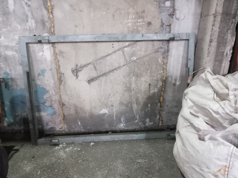 Продам дверь с рамой подъездная