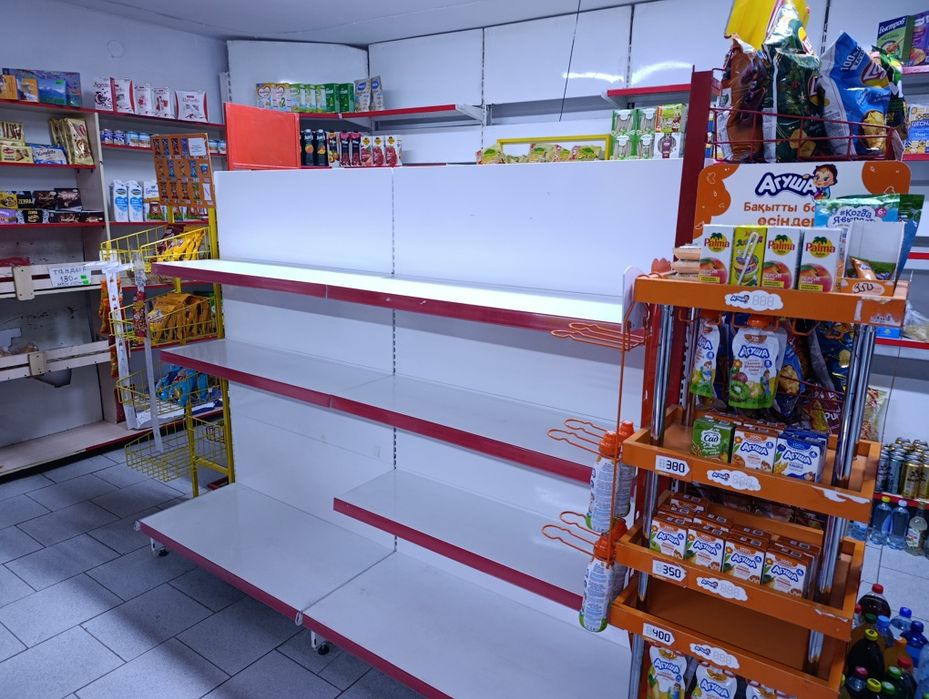 Ветрина стеллаж  остравок