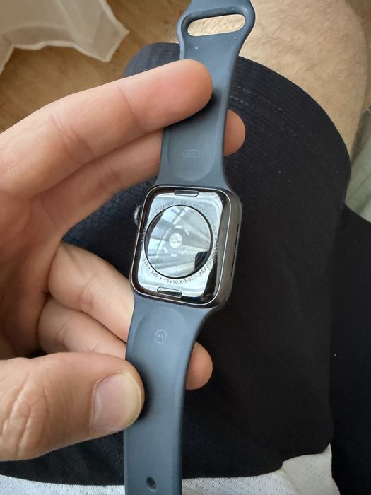 Apple Watch SE2 32GB 40mm почти неизползван