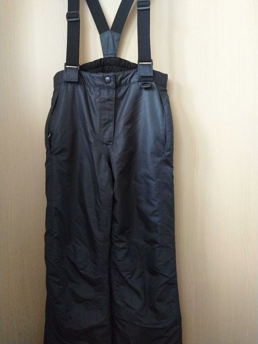 Vând costum de schi pt copii