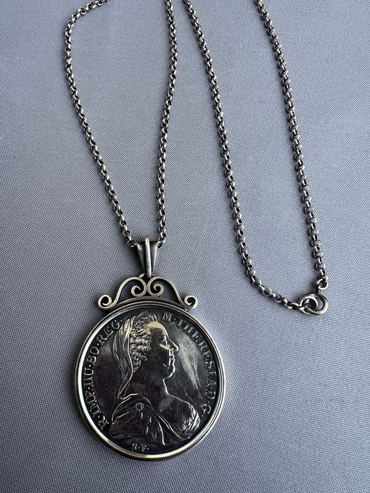 Pandantiv si lant din argint