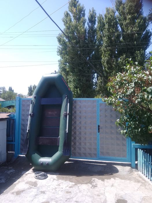 Лодка надувная ,двух местная .
