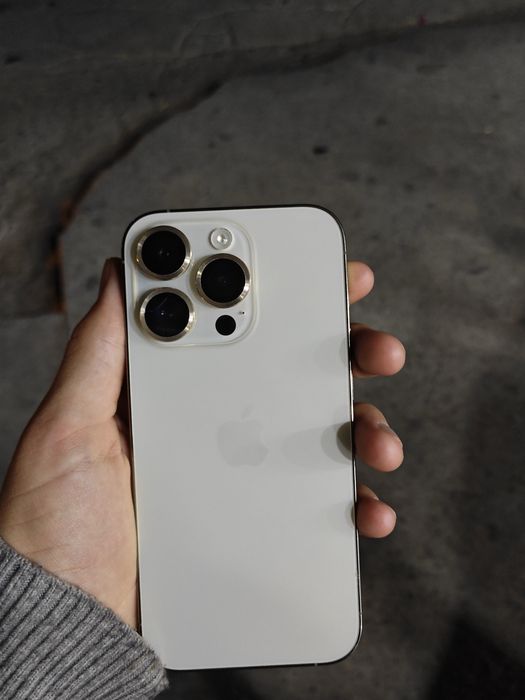 Iphone 14 pro gold