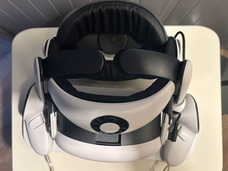VR QUEST 3 cu strap și baterie externă