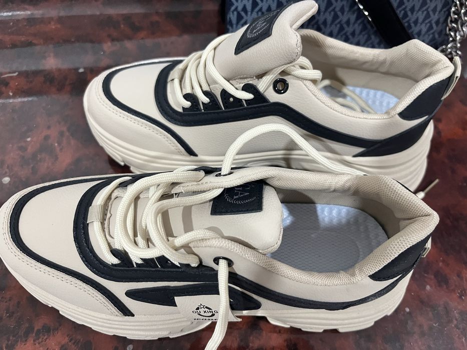 Кроссовки новые