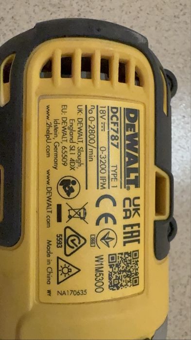 Продавам импакт DeWalt