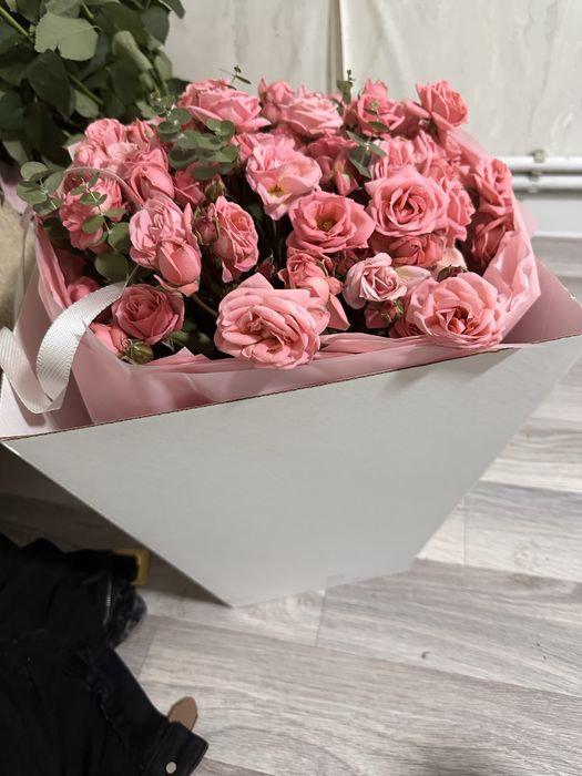 Продам цветы СРОЧНО!кустовые розы