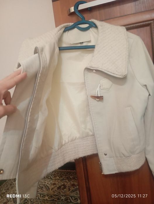 Plash trench yangi holatda 2 - 3 marta keyilgan ideal holatda. Oq koja