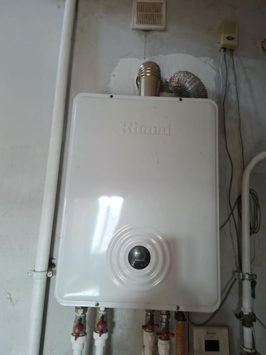 Продам неоабочую печку настенную Rinnai