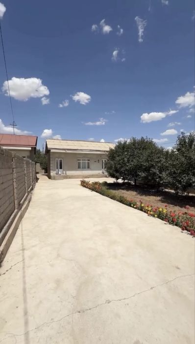 Кибрай туманида ховли учаска сотилади 8 сотих 5 та хона