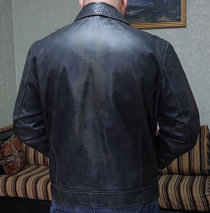 Стильная кожаная куртка