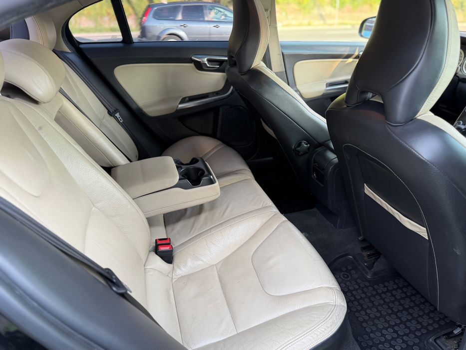 Volvo S60 și în rate
