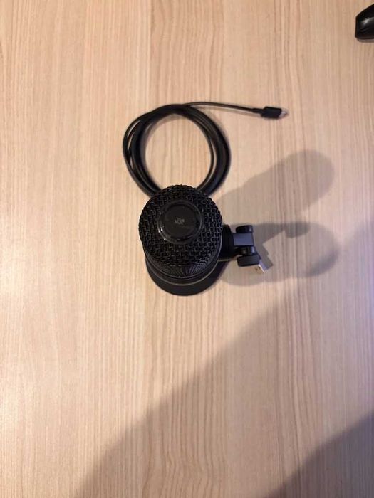Продавам USB Микрофон HyperX SoloCast – Отлично състояние