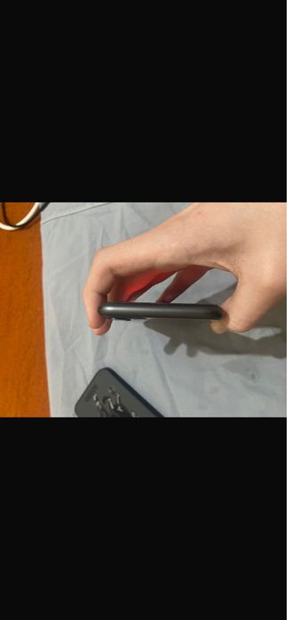 Продам айфон 11 идиал