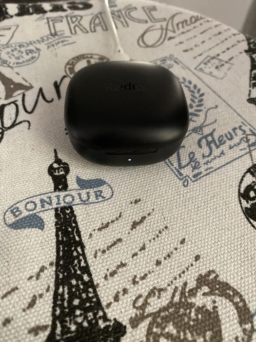 Продаю безпроводные наушники