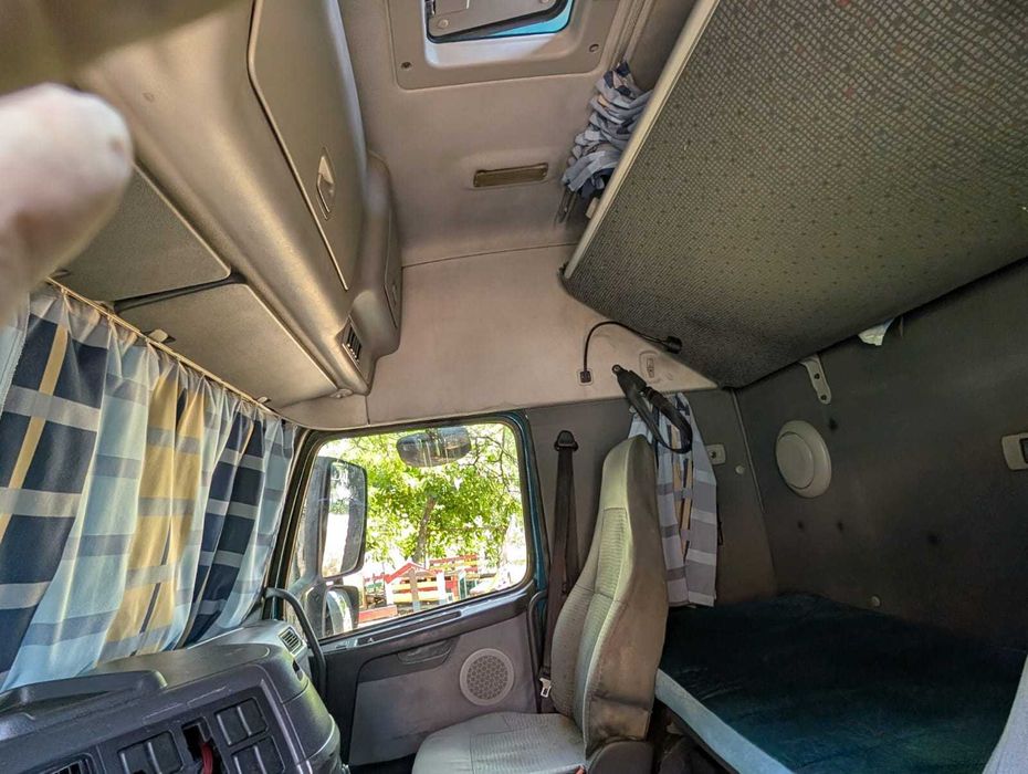 Влекач Volvo FH 12