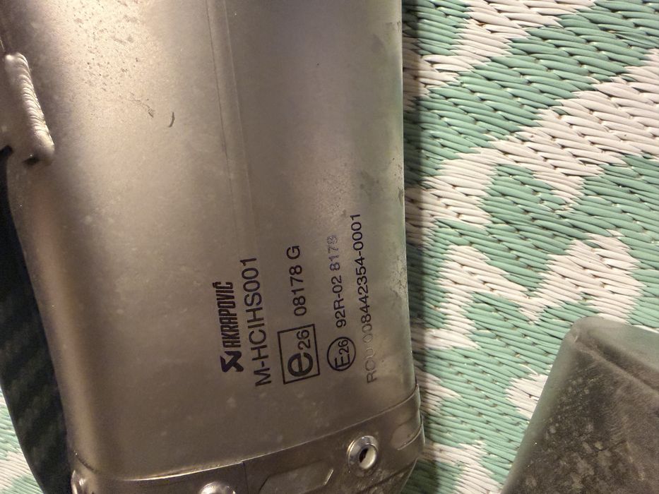Evacuare Akrapovic titan