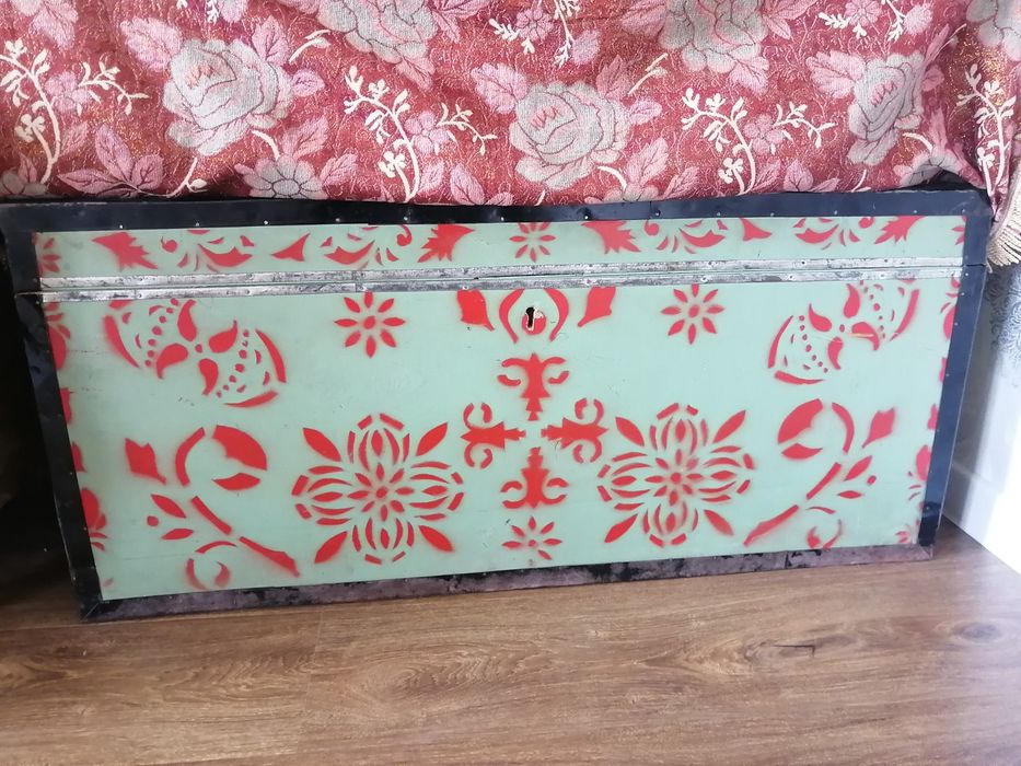 Eski sandiq sotiladi