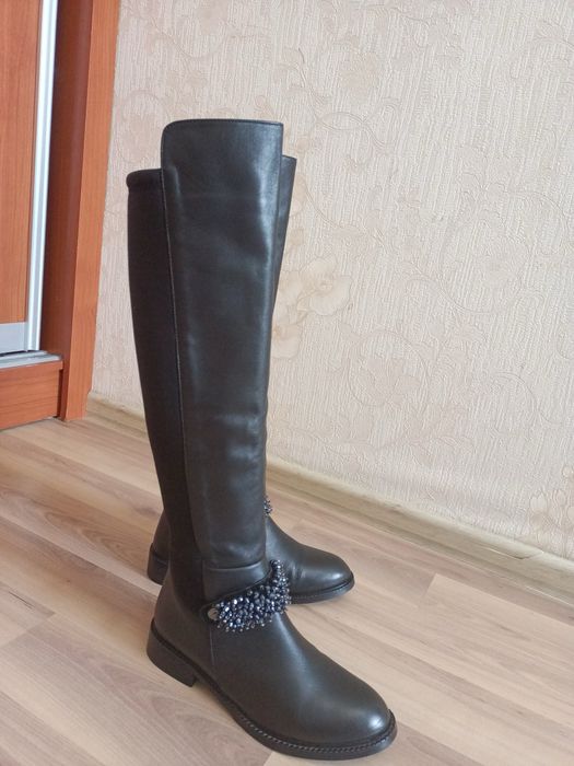 Продам новые кожаные сапоги