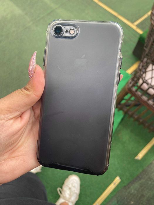 Продавам iPhone 7