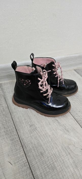 Продам детскую обувь