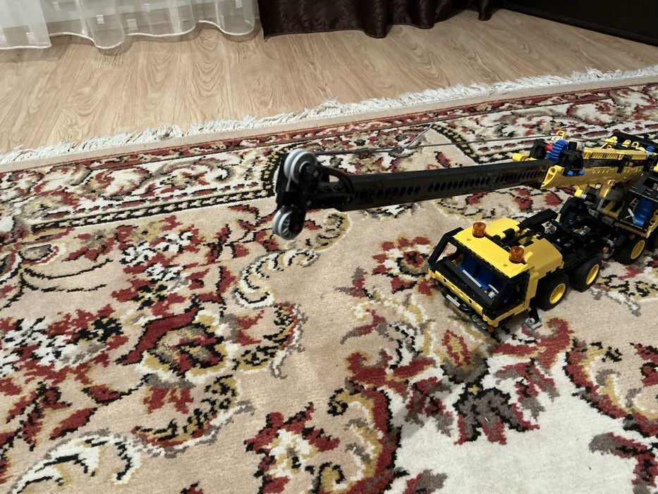 Lego crane 42108