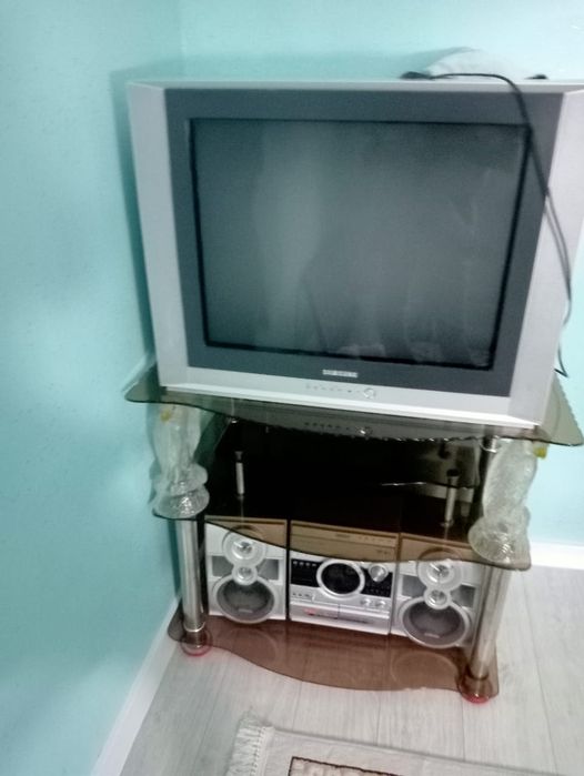 Продам телевизор подставка в  подарок