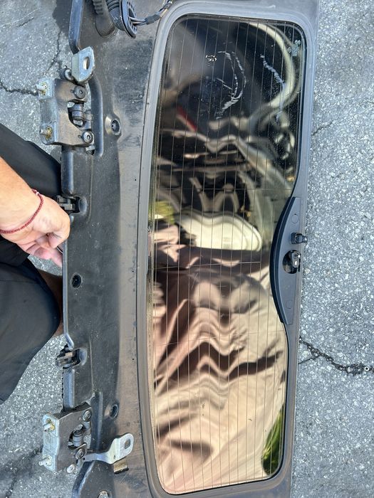 Задно стъкло БМВ Е91 с чистачка и копче BMW E91 zadno stuklo