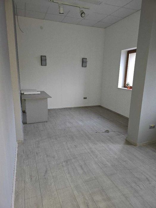 Dăm în chirie 185 mp. spatiu comercial pentru activitati diverse
