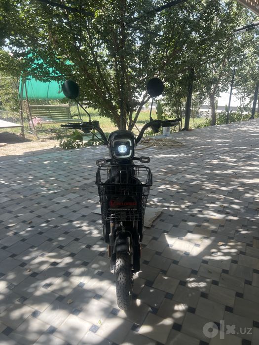 Скутер  VELOMAX.