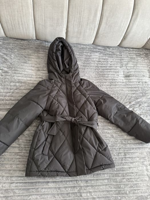 Продам куртку в размере 42