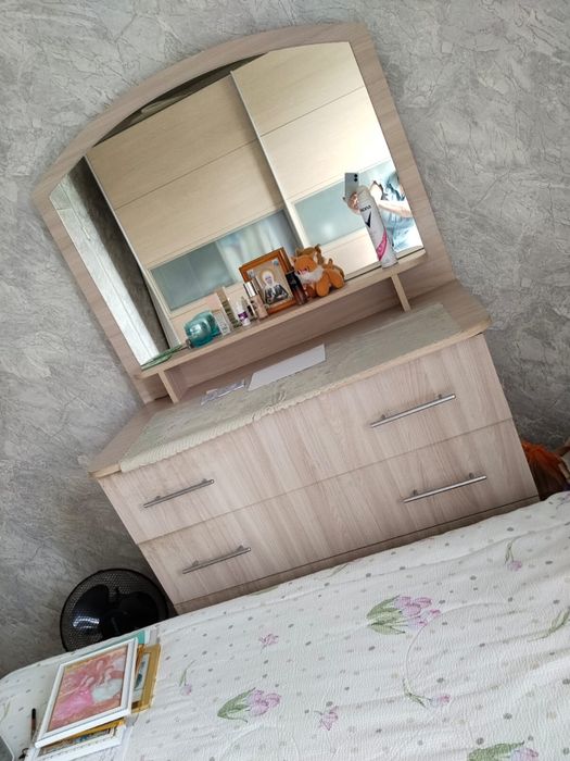 Продам комод с зеркалом