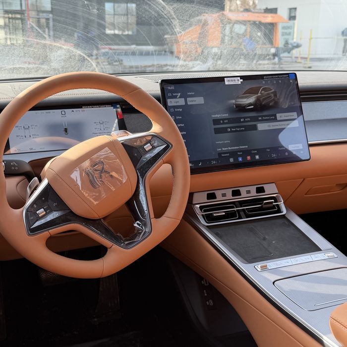 BYD HAN L (701km Lidar)