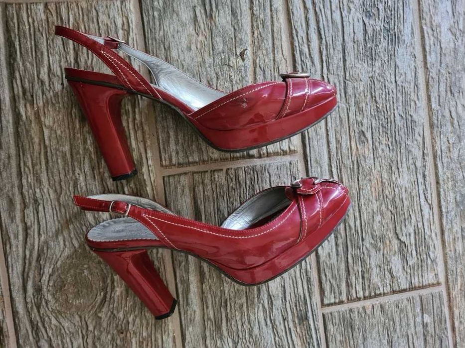 Sandale/ Pantofi cu toc rosii marimea 38, 25 cm interiori
