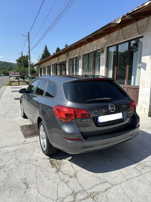 Opel Astra J Sports Tourer