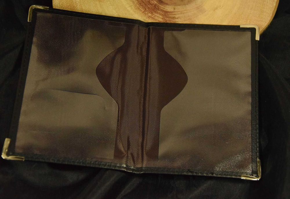 Персонализиран кожен калъф за паспорт