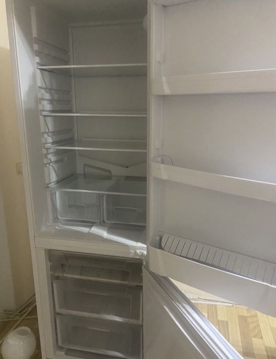 Продам холодильник Indesit
