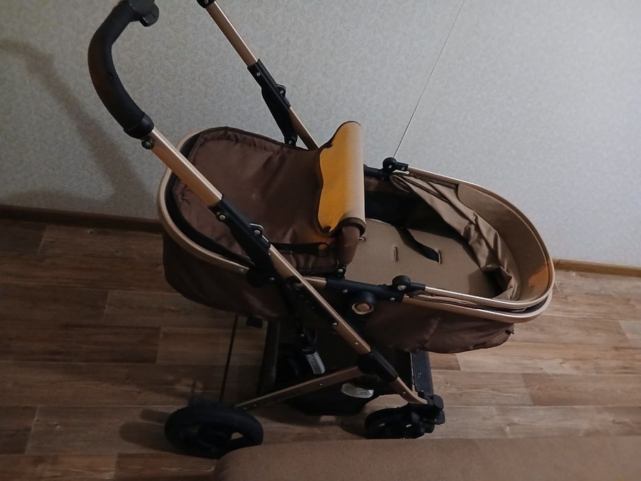 Продается недорого  коляска ванночка в подарок  на фото