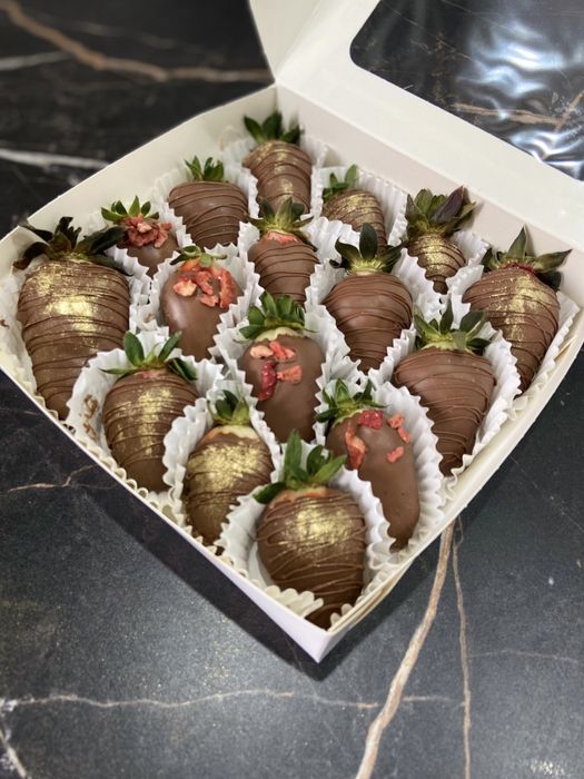 КЛУБНИКА в шоколаде. Есть каспий ред