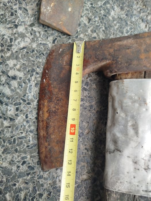 2 използвани брадви