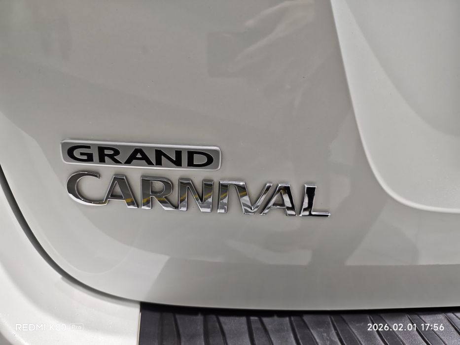 KIA Grand Carnival бензин 3л 2018 состояние отличное