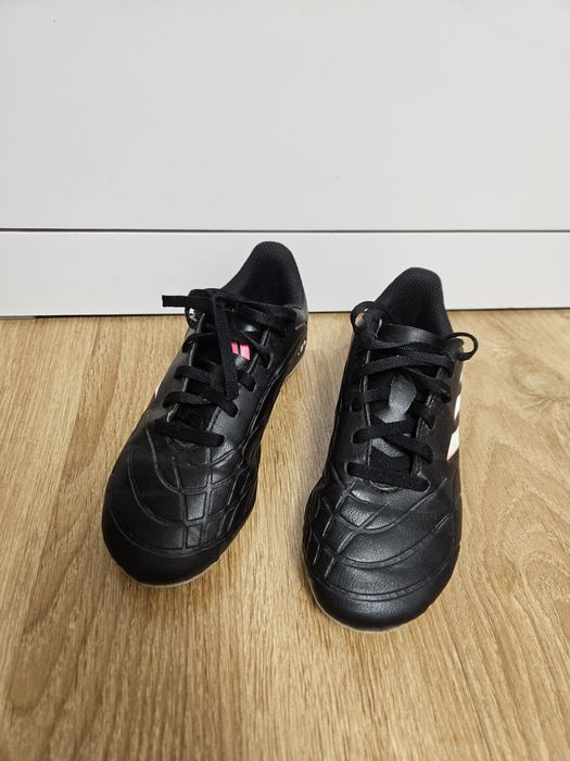 Adidasi adidas fotbal