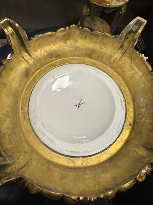 Doua vaze meissen din portelan pictat si elemente bronz