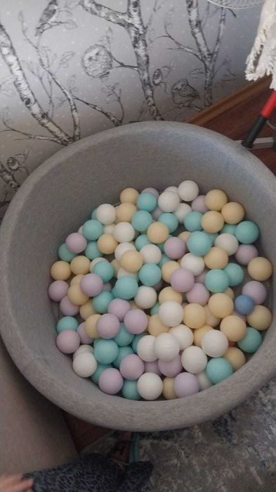 Сухой бассейн с шариками