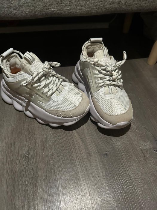 Versace chain reaction