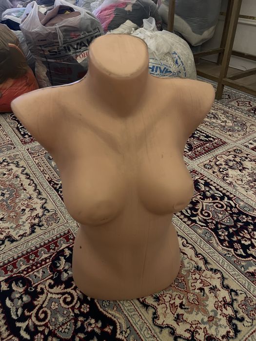 Киім қоятын маникен