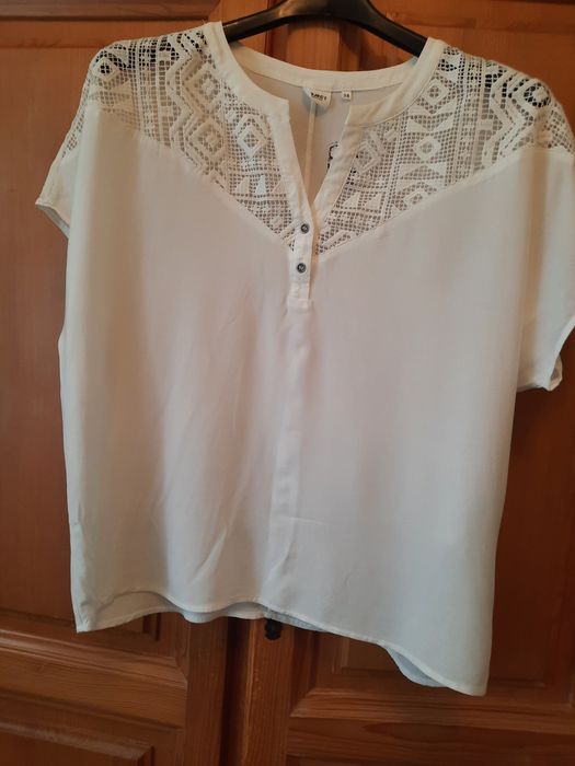 Bluza elegantă cu dantela mărimea 48-50(38 pe eticheta)